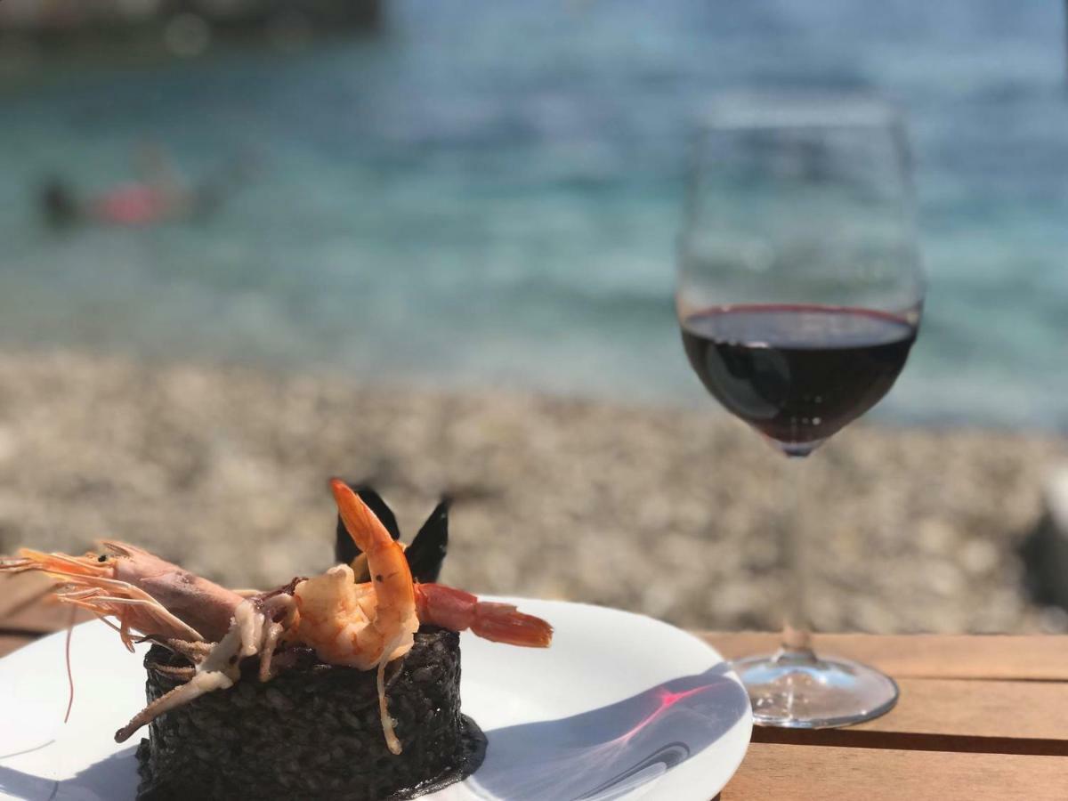 Vila E Bardhe Sarandë Buitenkant foto